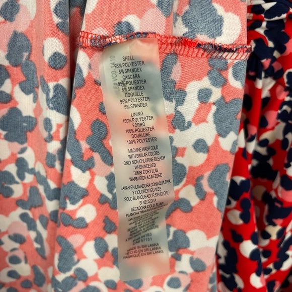 Vince Camuto Red Dot Printed Midi V-Neck 3/4 Sleeve Dress - Picture 7 of 7